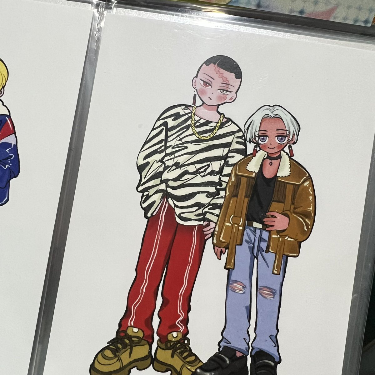 「เปิดดูโปสการ์ดที่ซื้อจากงานโตมันมาก็อดใจ」|กล้วยรวยรัก🫶🏻のイラスト