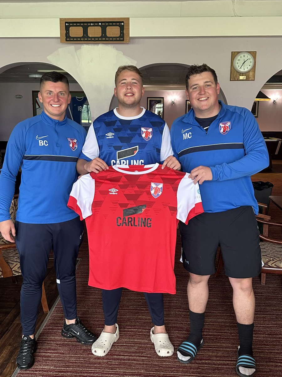 First retained player for this season showing off our brand new kits. Midfield maestro <a href="/LouisWhite1910/">Louis White</a> could find a needle in a haystack ⚽️