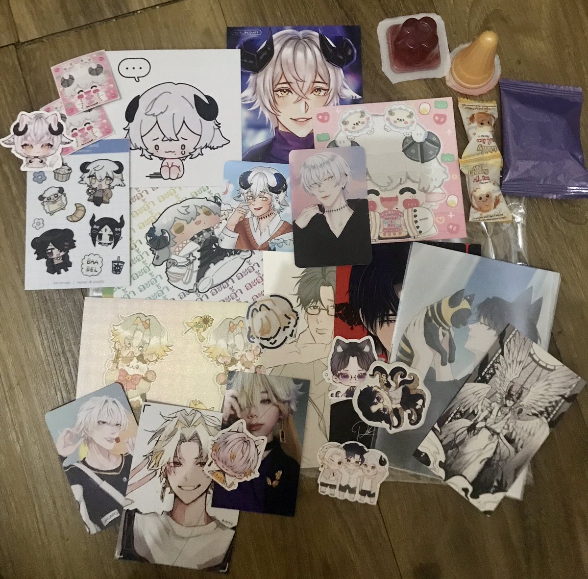 PIIONY_'s tweet photo. ฮรื่อออ ได้Give away เยอะมากเลยขอบคุณทุกคนเลยนะคะ สัญญาว่ารอบหน้าจะทำให้เยอะกว่านี้ พึ่งเคยลองทำครั้งแรกกะจำนวนไม่ถูก กลัวไม่มีคนมารับด้วย ดีใจมากเลยค่ะ
#Vmeet #VFasta #Orion #ARP https://t.co/4u6COH1kBr