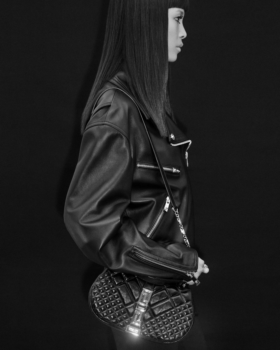 Versace's tweet photo. The Greca Goddess line expands with alternate size, color, and leather material finishes for #VersacePreFall23​

Now at https://t.co/AEO0zfqUOW.​

#VersaceGrecaGoddess https://t.co/8z3J9k5v66