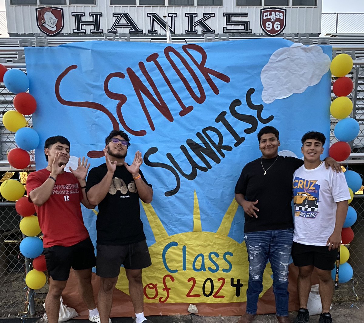 JMHanksHigh's tweet photo. The sun has officially risen on the Hanks Kingdom of 2️⃣0️⃣2️⃣4️⃣!!Wishing this senior class the best year yet!!!  ☀️🎓☀️ https://t.co/D2rxDUARRg