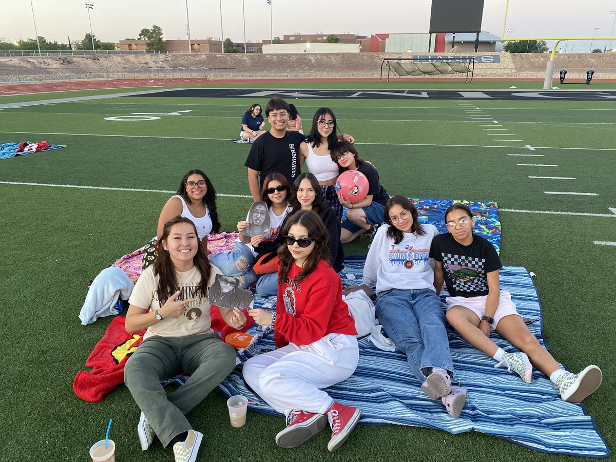 JMHanksHigh's tweet photo. The sun has officially risen on the Hanks Kingdom of 2️⃣0️⃣2️⃣4️⃣!!Wishing this senior class the best year yet!!!  ☀️🎓☀️ https://t.co/D2rxDUARRg
