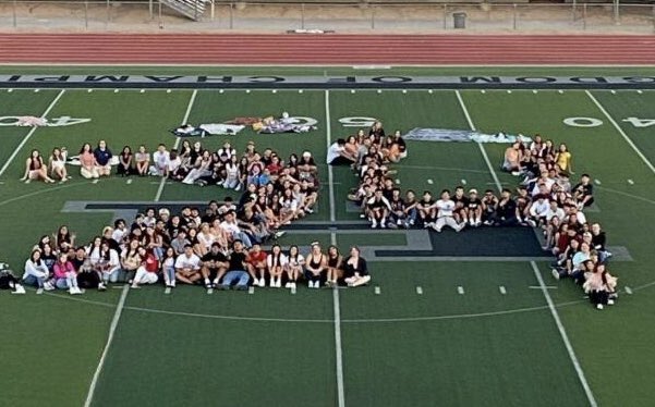 JMHanksHigh's tweet photo. The sun has officially risen on the Hanks Kingdom of 2️⃣0️⃣2️⃣4️⃣!!Wishing this senior class the best year yet!!!  ☀️🎓☀️ https://t.co/D2rxDUARRg