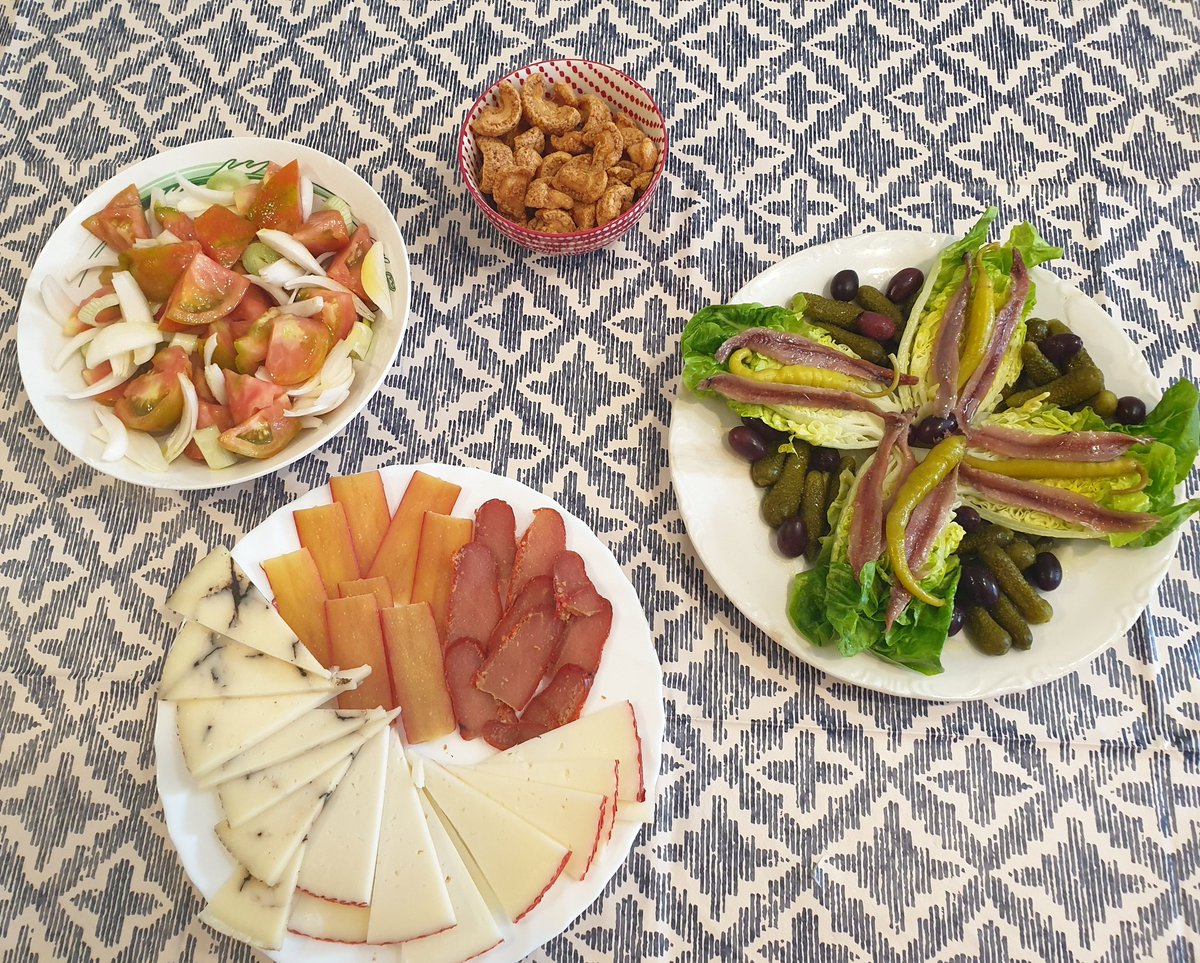 holisticament's tweet photo. Entrantes de verano muy nuestros, Alacant la millor terreta del món 🌍
#DietaAntiinflamatoria #DietaMediterránea #NutricionistaIntegrativa #microbiomefriendly https://t.co/5iWJQEgL80