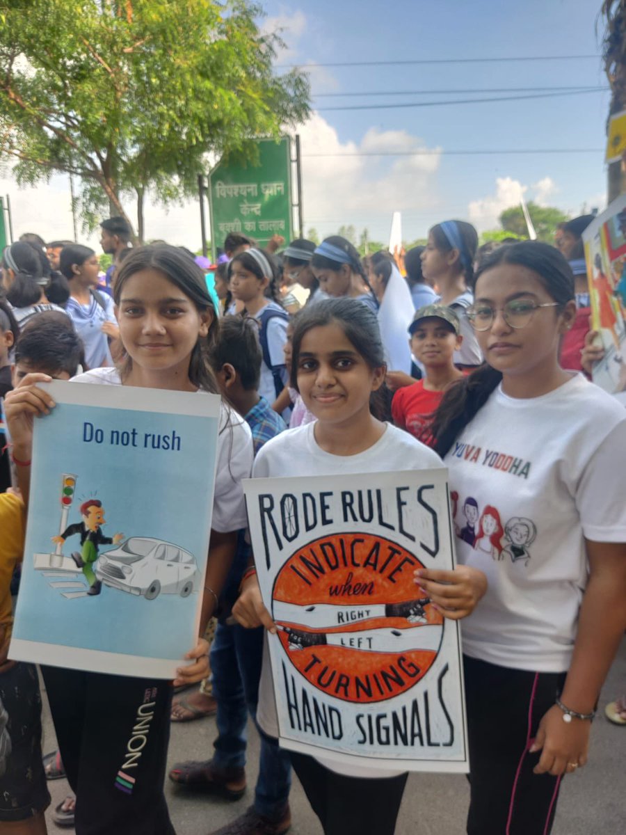 Anaika_Pathak_'s tweet photo. Had a great event today- A walkathon aimed at spreading awareness regarding Road Safety. 
Also had the opportunity to meet @dayashankar4bjp sir, and share a few thoughts. 🙏🏻
@YuvaYoddha https://t.co/WShrEF4P7T