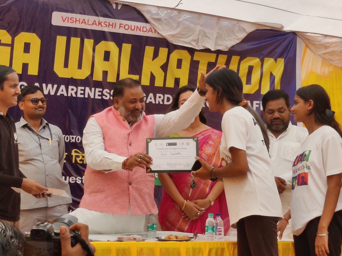 Anaika_Pathak_'s tweet photo. Had a great event today- A walkathon aimed at spreading awareness regarding Road Safety. 
Also had the opportunity to meet @dayashankar4bjp sir, and share a few thoughts. 🙏🏻
@YuvaYoddha https://t.co/WShrEF4P7T