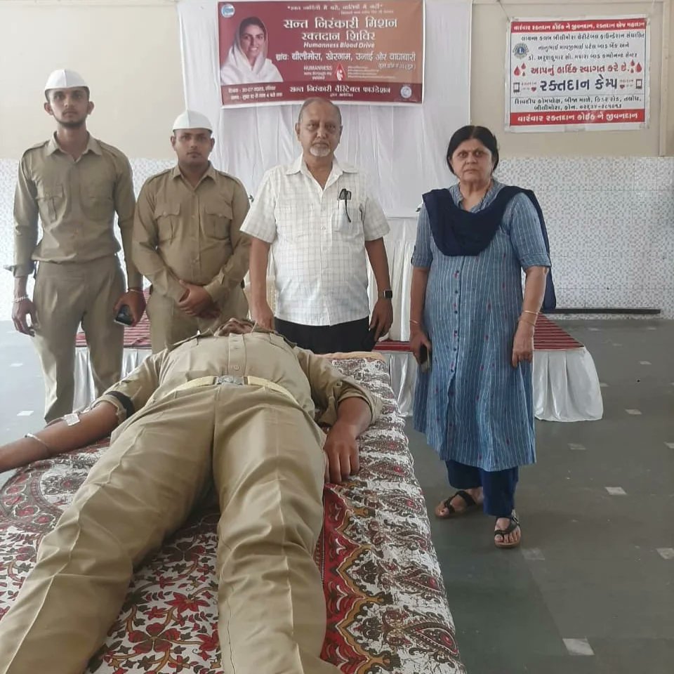 lions_f257470's tweet photo. District 3232 F2, Lions Club of Billimora (July 30, 2023) Blood Donation Camp is organized by Sant Nirankari Mission at Somnath Complex , Bilimora In this Camp total 93 Blood Bags are collected. https://t.co/TKOh3rusKS