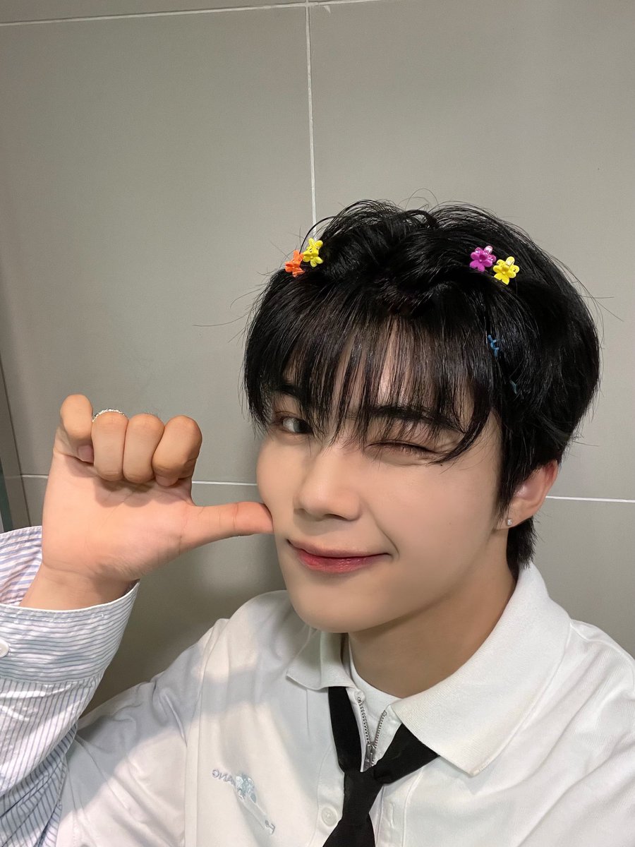 _💌

제로즈 드디어 우리 막방이 끝났어요 ㅠㅜ 아쉽기도 하고 후련하기도 한데 우리의 시간 속에 행복한 일들만 가득했으면 좋겠어요 데뷔 활동 함께해 줘서 고맙고 앞으로도 더 행복하게 해줄게 맛있는 거 먹고 오늘을 기록할게 웃어 자 3, 2, 1 ❣️_1

#PARKGUNWOOK #박건욱
#ZEROBASEONE #ZB1