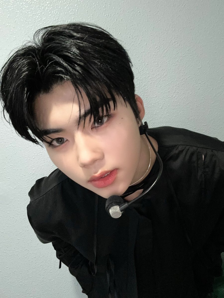 ZB1_official's tweet photo. _💌

제로즈 드디어 우리 막방이 끝났어요 ㅠㅜ 아쉽기도 하고 후련하기도 한데 우리의 시간 속에 행복한 일들만 가득했으면 좋겠어요 데뷔 활동 함께해 줘서 고맙고 앞으로도 더 행복하게 해줄게 맛있는 거 먹고 오늘을 기록할게 웃어 자 3, 2, 1 ❣️_1

#PARKGUNWOOK #박건욱
#ZEROBASEONE #ZB1 #제로베이스원