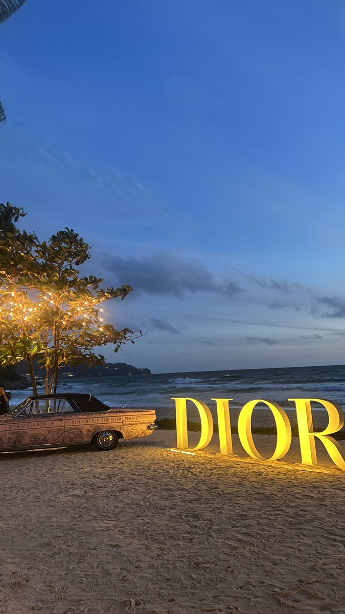 llswafll's tweet photo. Dior pop up - phuket 🌅 https://t.co/hb87H339N4