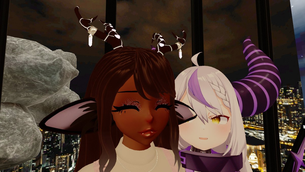 mikodesu0's tweet photo. Always good to meet up with friends! Even helped me forget i wasn't feeling so well... hope to do it again soon! :) #VRChat https://t.co/XgN05QHc6B
