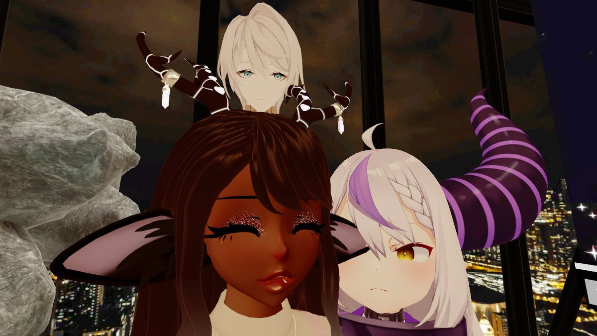 mikodesu0's tweet photo. Always good to meet up with friends! Even helped me forget i wasn't feeling so well... hope to do it again soon! :) #VRChat https://t.co/XgN05QHc6B