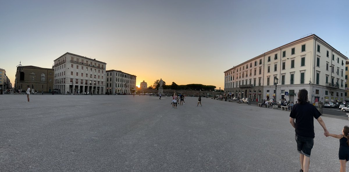 AlessandraLizz1's tweet photo. La peggiore malattia è la nostalgia di casa….e il mio dolore è vedere questa meraviglia molto raramente…questi due giorni la mia vita è tua💖 #livorno #livornocity #livornoèbellabbestia #piazzadellarepubblica #tramontolivornese https://t.co/zEgFA8PWWn
