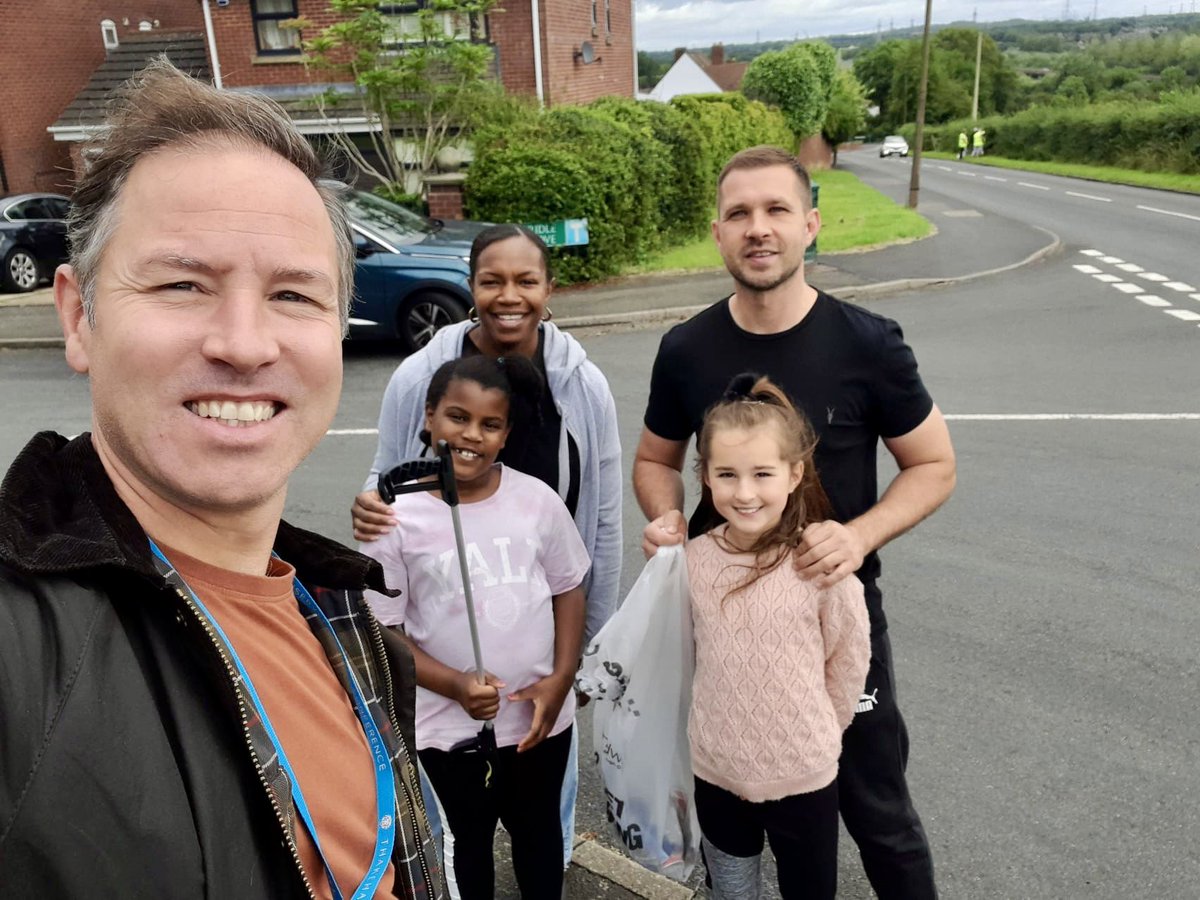 LesTrumpeter's tweet photo. Great work this morning 💪 

Community litter pick with Bridle Grove residents, Cllr Weston and @fisher_cllr.

@Litterwatch1 https://t.co/IVhruqoolh