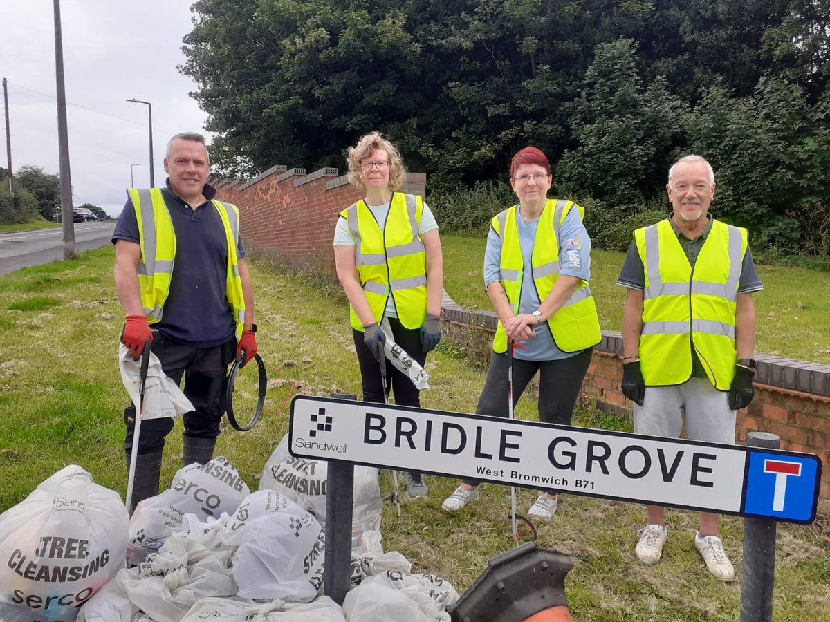 LesTrumpeter's tweet photo. Great work this morning 💪 

Community litter pick with Bridle Grove residents, Cllr Weston and @fisher_cllr.

@Litterwatch1 https://t.co/IVhruqoolh
