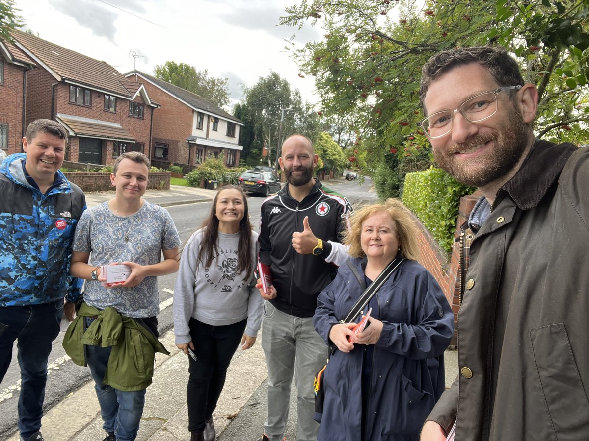 SwintonLabour's tweet photo. This morning we were out speaking to residents in Swinton today with @salford_mayor, @RLong_Bailey and @SalfordLabour, finding out what people want for their community and how we can help. Thank you to everyone who joined us this morning. 🌹 https://t.co/jtGvkIUR1U
