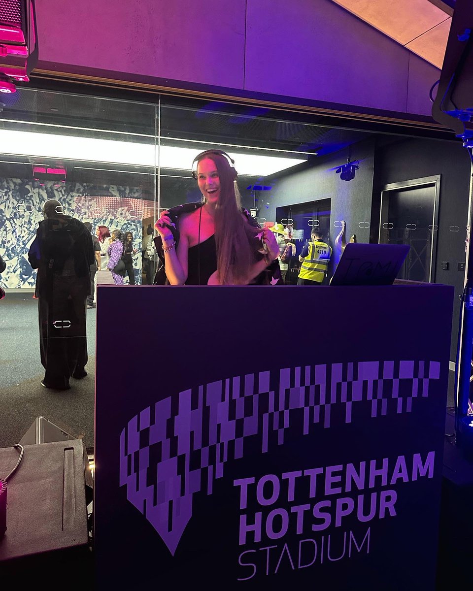 djtemii's tweet image. Had so much fun at @wizkidayo @tottenhamhotspurstadium last night 🥰
Continueing on Afrobeats and Amapiano wave tonight @lakikane 🎶

#djtemi #openformatdj #hiphopdj #amapianodj #afrobeatdj #reggaedj #wizkidlondon #wizkidconcert #wizkid #musicbusiness #djlife #djlifestyle