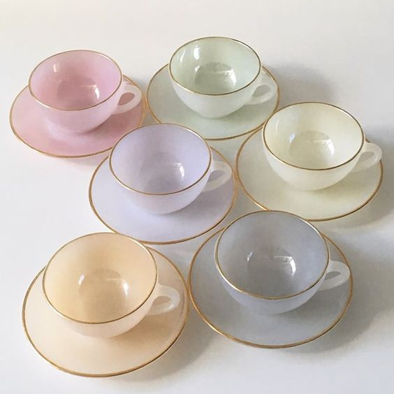 lavieestbelIe's tweet photo. Vintage opalescent teacups https://t.co/e1IiqOVWa7