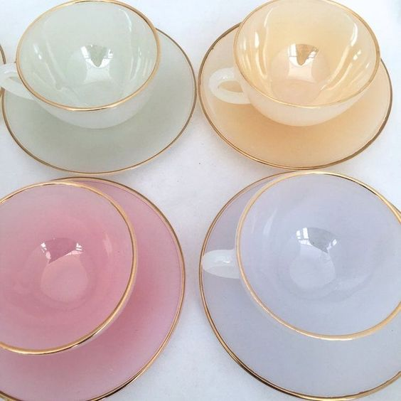 lavieestbelIe's tweet photo. Vintage opalescent teacups https://t.co/e1IiqOVWa7