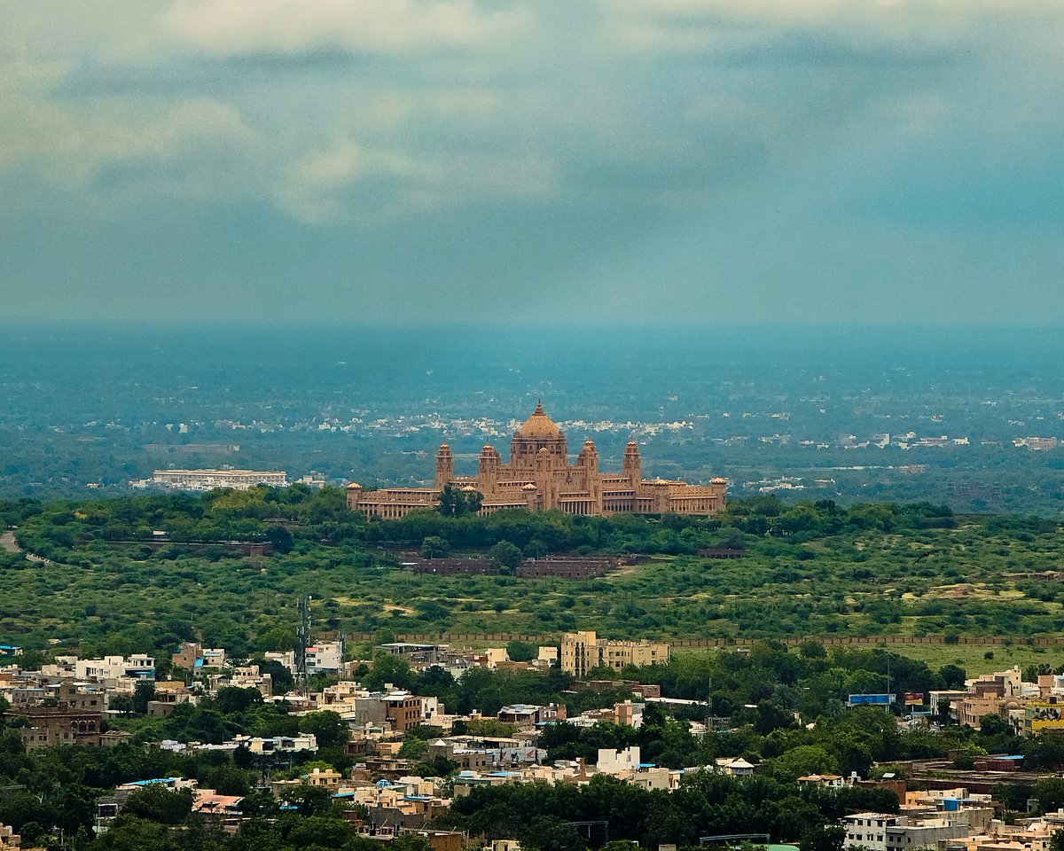 samyakcaptures's tweet photo. Umaid Bhawan Palace as seen from Mehrangarh Fort in #Jodhpur #Rajasthan

📸: @SamsungIndia #GalaxyS23ultra - 30× Zoom 
Powered by @Snapdragon 8Gen2 for Galaxy
Edited with @Lightroom Mobile (cropped)

@Snapdragon_IN @incredibleindia
#shotonsnapdragon #India #IncredibleIndia https://t.co/qJUNLPizd7