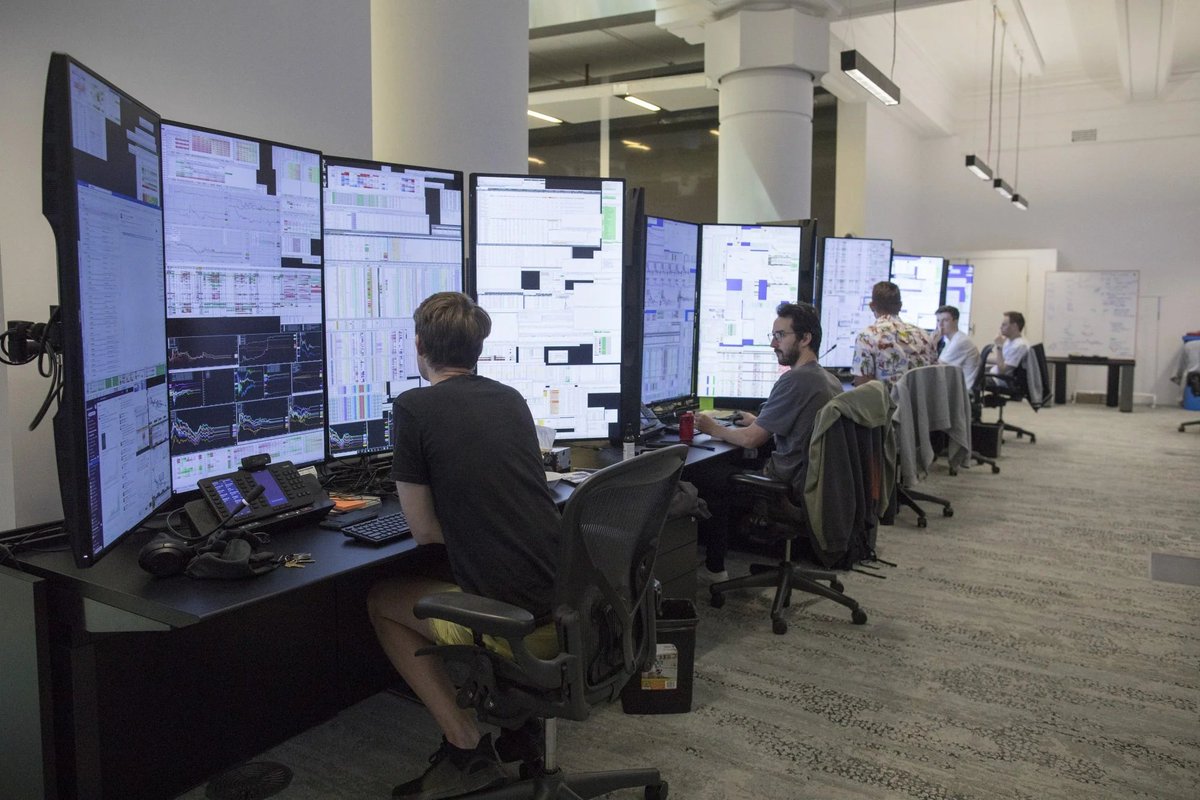 TradoAli's tweet photo. Institutional traders with millions of dollars of data feed, tick by tick data, advanced terminals, huge capital and dedicated risk management teams vs. a noob trader  thinking they will win buy drawing a few trendlines on free version of tradingview.
#retailtrader #LunaClassic https://t.co/g4DzoV9SHs