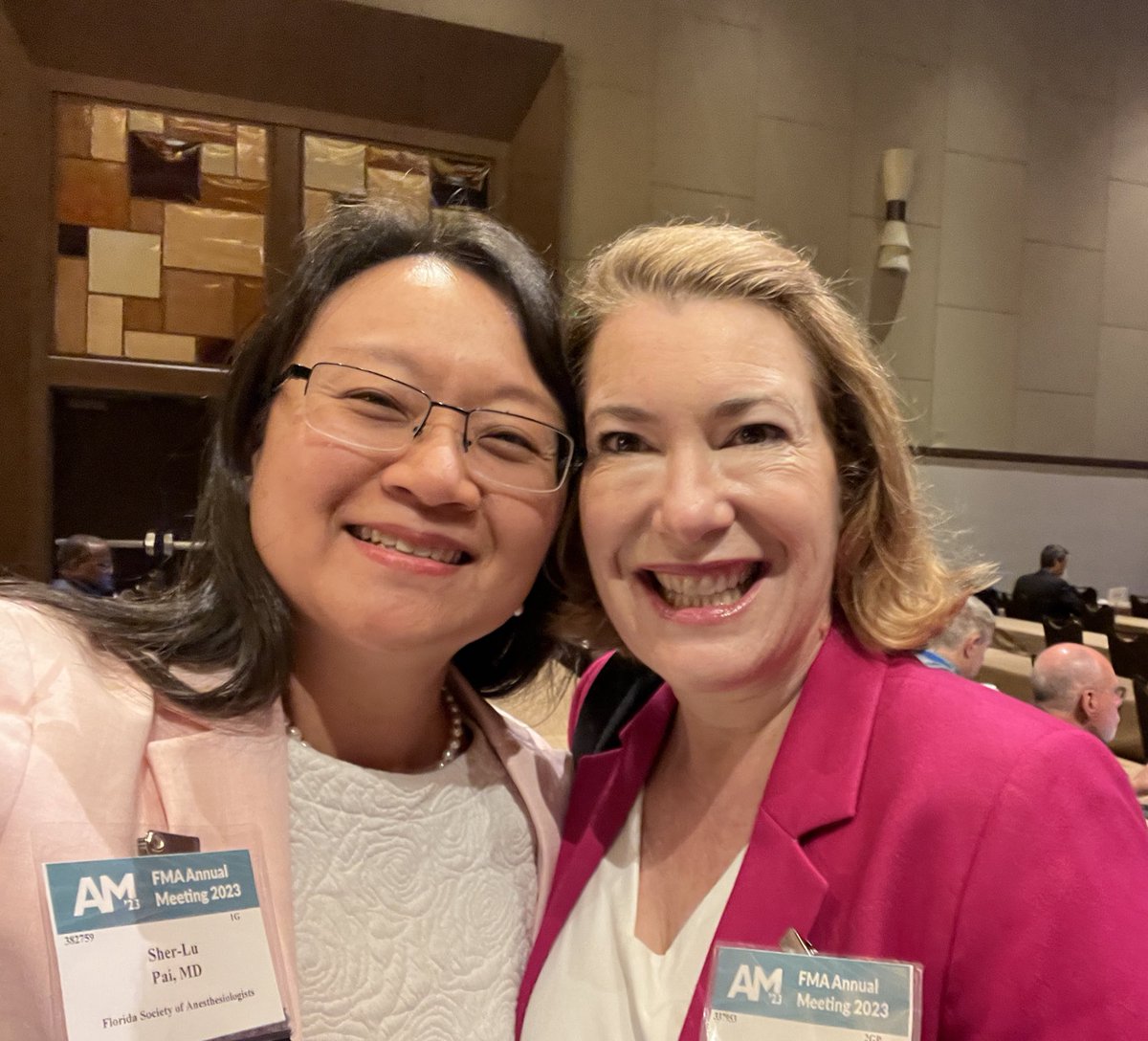 Selfie with the famous physician & author Dr. Rebekah Bernard at the Florida Medical Association Annual Meeting!😍
@FloridaMedical @Rebekah_Bernard