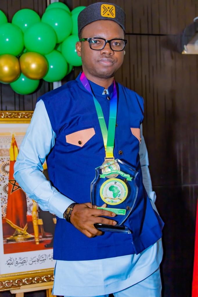 MakouviaJ's tweet photo. Grand Prix Padel : Johaness Makouvia dédie son prix à @FEGnassingbe
 
Le leadership de la jeunesse togolaise se fait distinguer sur le continent.  Meilleur Promoteur de la Paix et de la Non-violence sur le Continent au Grand Prix Padel ”.

Lire l'article
https://t.co/HeTIpzCyGe https://t.co/xQWJx3Bvp5