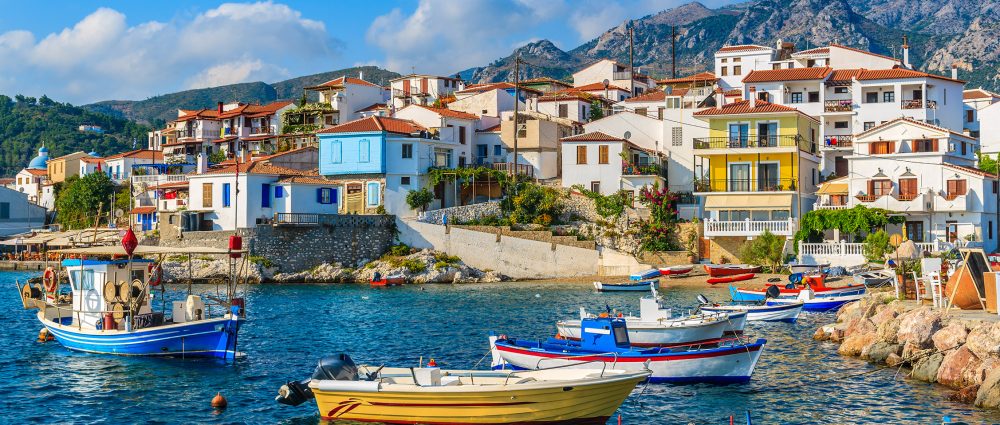 Morgen ga ik met het hele gezin naar Samos, Griekenland! ☀️ We kunnen niet wachten om te genieten van de prachtige stranden, het heerlijke eten en de rijke geschiedenis van dit eiland. Op naar 15 dagen plezier en avontuur! #vakantieplezier #SamosHereWeCome #Griekenland