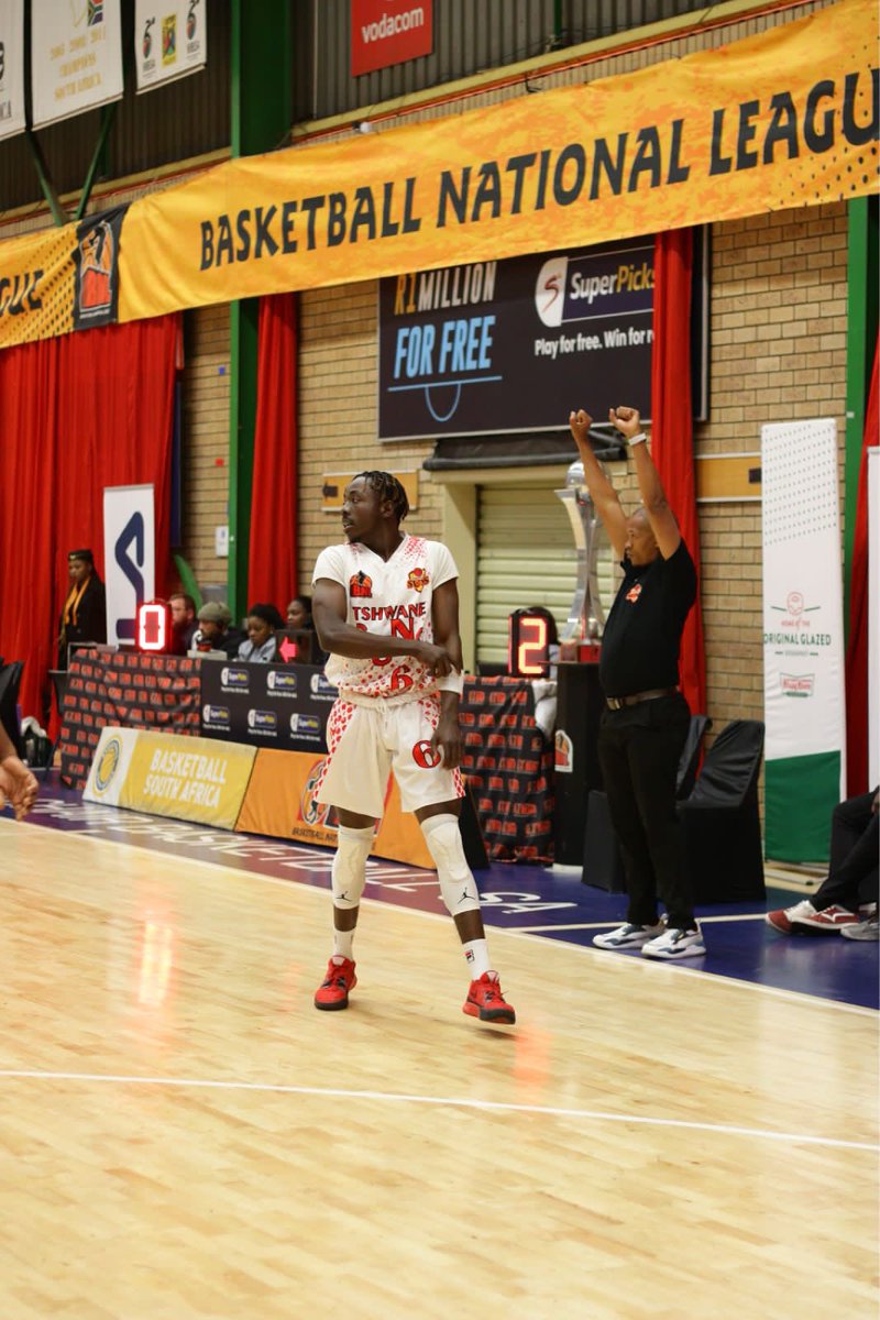BNLSA's tweet photo. A much better 3rd quarter for the @tshwanesuns scoring 17 points - the most points scored for this game. @thecapetowntigers leads by 32 scoring on average 22,7 points per quarter

#BNLSA #BNLSA2023 #THE10thBNL #BasketballSouthAfrica #basketballislife #basketball https://t.co/EXYYaeriIg