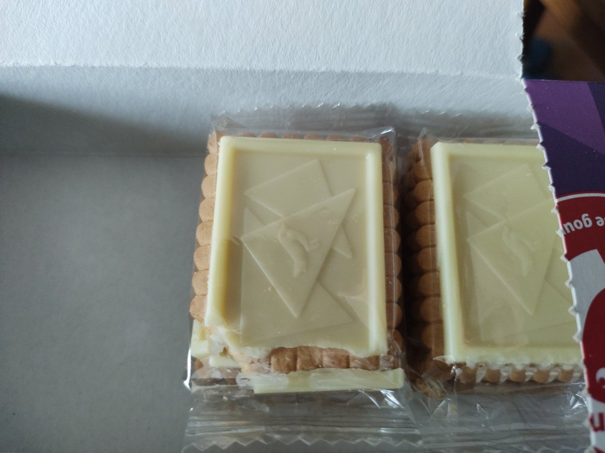 postbus88's tweet image. Box with broken biscuits.
#bugger
