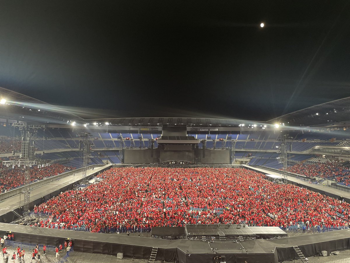 a9hrn54's tweet photo. 日産スタジアム2日目！一次で当たらんかったらもう無いやろ思ってた一般で当選🫣今日まで実感がなかったんやけど無事に男祭りを見届けることができました🙇‍♀️ずーーーっと鳥肌が止まらんくて、IMPCTの声の大きさで涙が止まらんくなった🥲今日が1番かっこいいUVERworldやった💕ありがとう🙌🔥 https://t.co/iPFpomsLgC