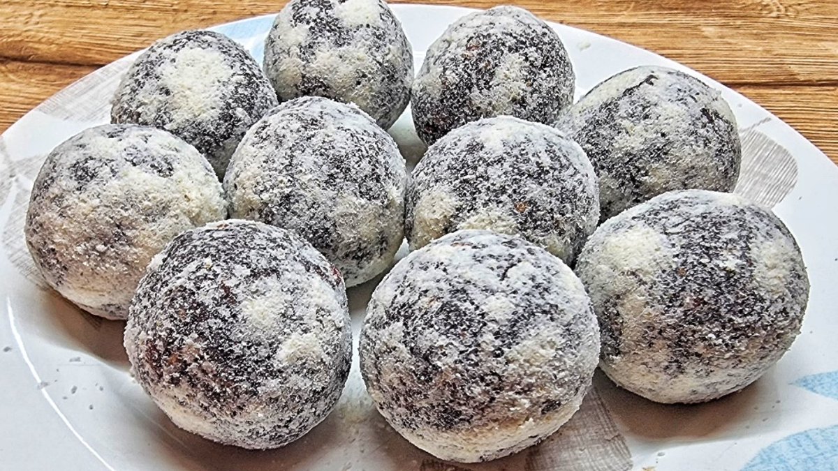 ChefBoyAn1's tweet photo. Chef Boy An making for you: Raw Vegan Balls 😋

#Vegan #veganism #veganfood
#vegans #RAW #rawfood #RecipeOfTheDay #chef
#recipes #recipe #chefs
#rezepte #Cooking
#Recetas #receta #ricetta
#recettes #recepti #receptek 

👇🏼👇🏼👇🏼👇🏼👇🏼👇🏼👇🏼👇🏼👇🏼👇🏼👇🏼👇🏼👇🏼
https://t.co/CeEjU9WvM1 https://t.co/PqWZbV828V