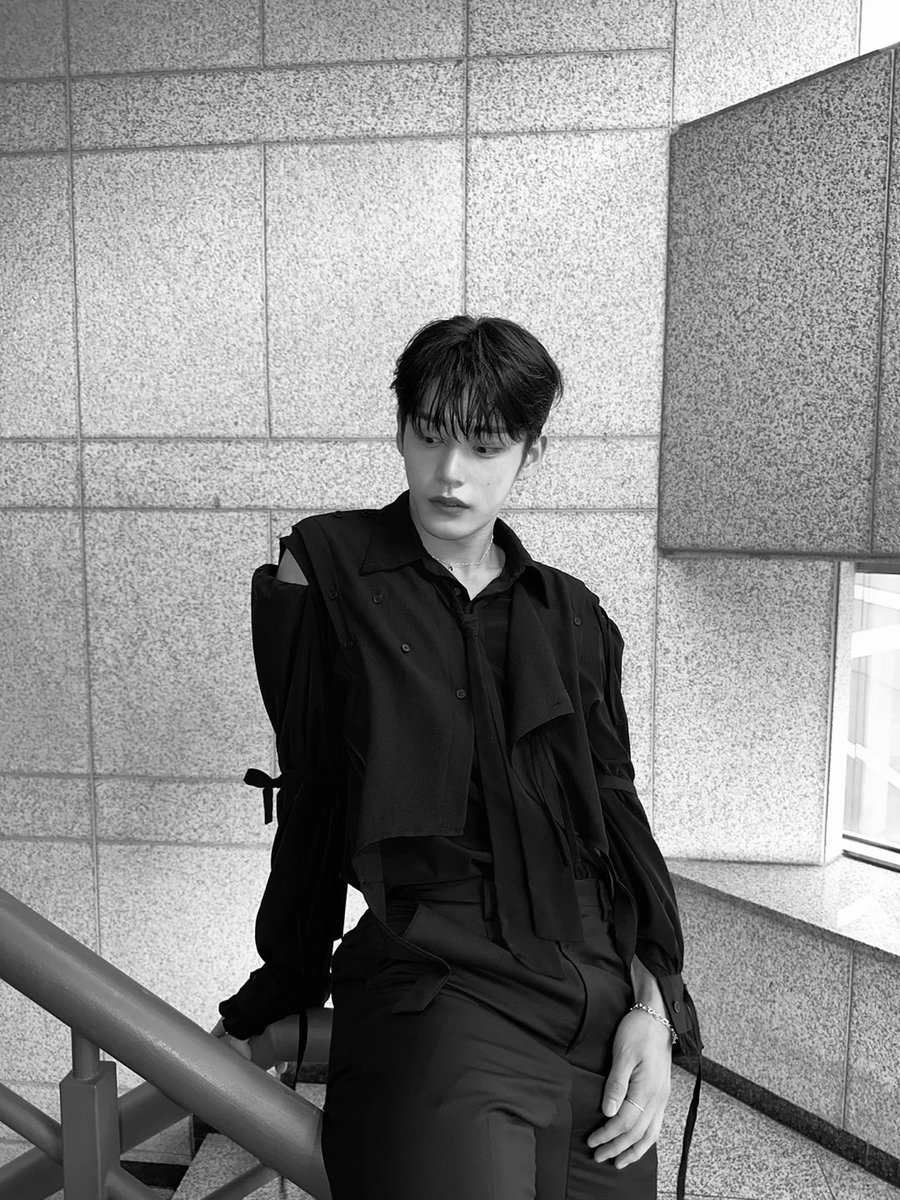 _💌

우리의 사랑은 마치 한편의 영화 같아
제로즈랑 시작했으니까. 오늘도 좋고 내일도 좋고 모레도 좋아 계속 사랑할게 ㅎ
다이어리의 첫 이야기를 기록할 수 있게
내 앞에 나타나줘서 고맙고
정말 월화수목금토일 행복했어 ㅎ
오늘만큼은 한껏 꾸민 기념 네 컷이야♥

#KIMJIWOONG #김지웅