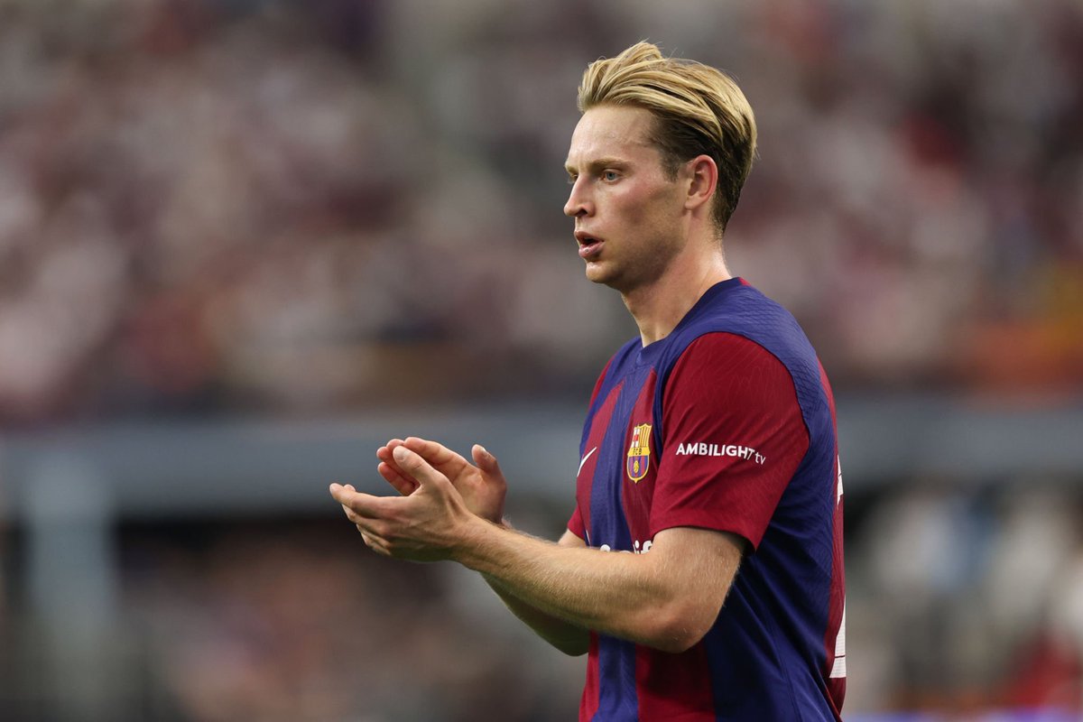 Polyccio8's tweet photo. Exhibición de Frenkie de Jong ayer ante el Real Madrid. Tener a Oriol Romeu al lado le liberó a nivel defensivo y pudo brillar más con balón. A este nivel, es uno de los mejores centrocampistas del mundo, sin lugar a dudas. 🌟 #FCBlive #Barça https://t.co/atRyB8sTEe