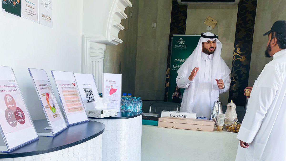 Cluster2_Riyadh's tweet photo. شرح ضرورة المحافظة على طرق الوقاية لتجنب انتقال الفيروس من الشخص المصاب للغير، والتوعية عن الأنواع وطرق الكشف في مركز صحي المروج تفاعلاً مع #اليوم_العالمي_لالتهاب_الكبد_الفيروسي

#تجمع_الرياض_الصحي_الثاني https://t.co/cy4DkVDb47