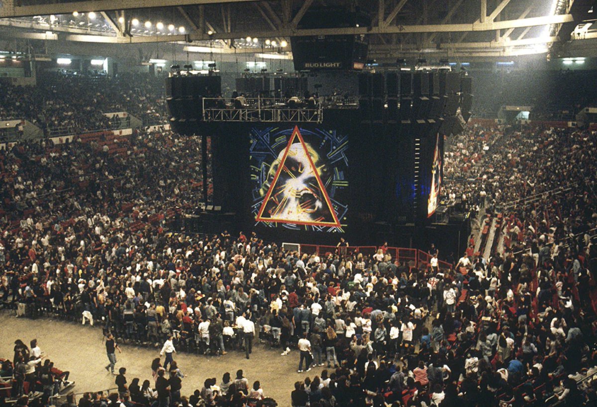 DefLeppard's tweet image. The Hysteria tour made over 200 stops all around the world between June 1987 to October of 1988. Explore more Hysteria artifacts at LeppardVault.com, and let us know - which show did you go to on the Hysteria tour? ⤵️ #HysteriaWeek

📸: @rosshalfin