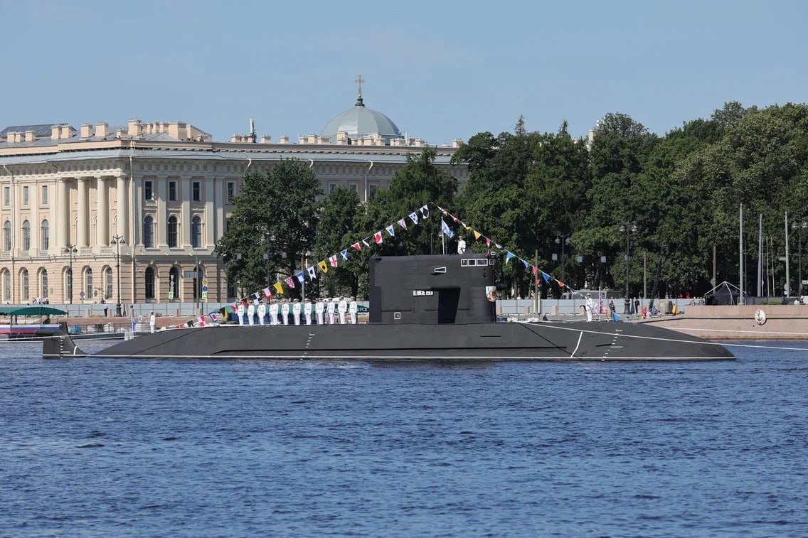12_31_84's tweet photo. 📸  #Photo report #Day of the Navy #GVMP
🔹 Russian Ministry of Defense https://t.co/HUOBS0lZzh