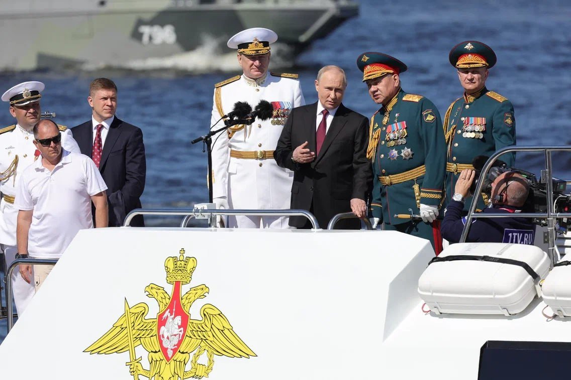 12_31_84's tweet photo. 📸  #Photo report #Day of the Navy #GVMP
🔹 Russian Ministry of Defense https://t.co/HUOBS0lZzh