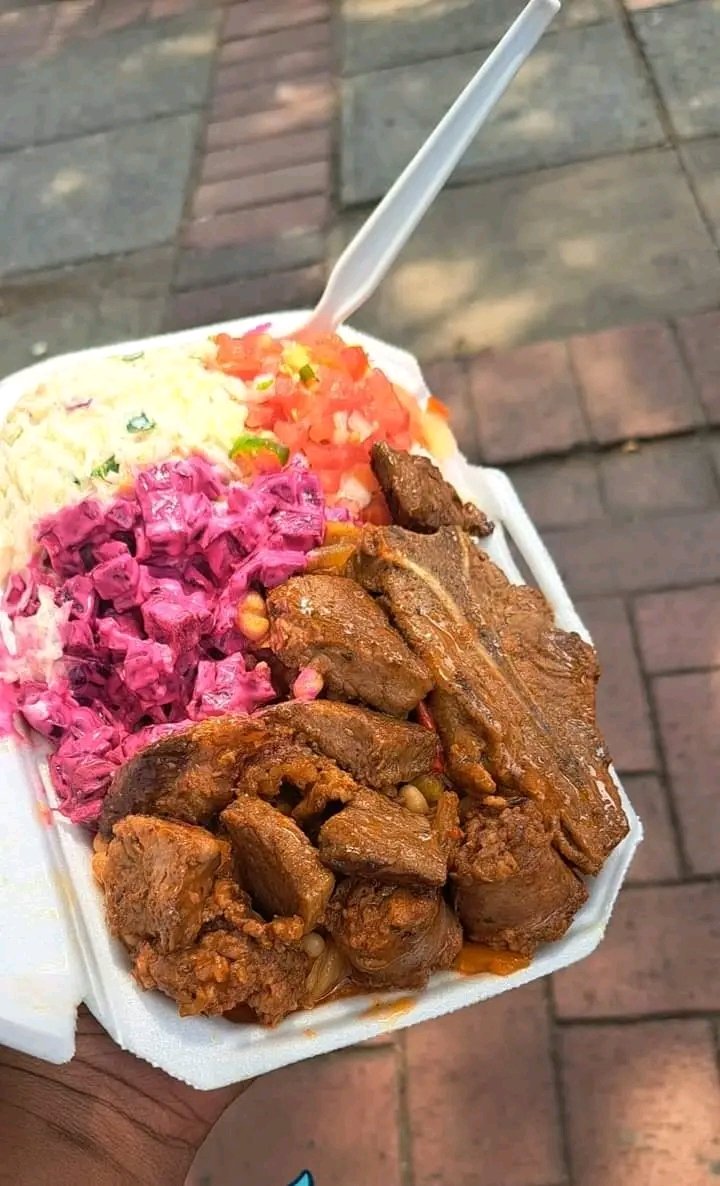 Attended a funeral today and this is what they served😋😭shout out to the deceased 🙌🏽