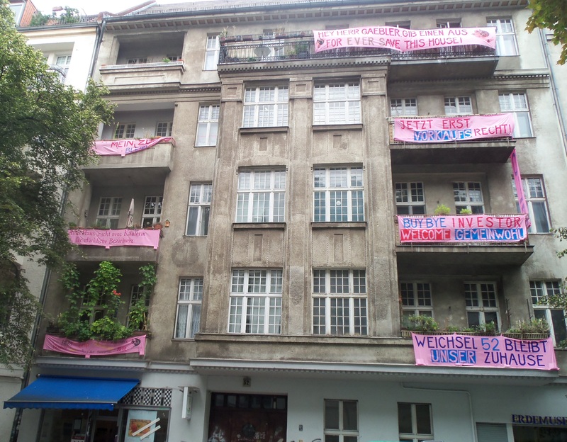 nk_12049's tweet photo. Nicht vergessen:
Die Hausgemeinschaft Weichselstraße 52 in #Neukölln veranstaltet eine Kundgebung am Montag, den 31. Juli 2023 um 18 Uhr vor dem Haus.

#weichsel52bleibt #b3107 https://t.co/rs5fqP7lZH