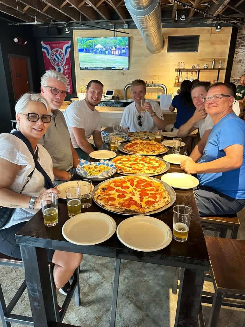 When <a href="/sundqvist32/">Oskar Sundqvist</a> brings the 🇸🇪 family in for some Biers and Pizza in the UCBC Grove Gameroom.😍😍
#STL #STLBlues 
📸: <a href="/B_K_H_94/">Blake Hancock</a>💙💙