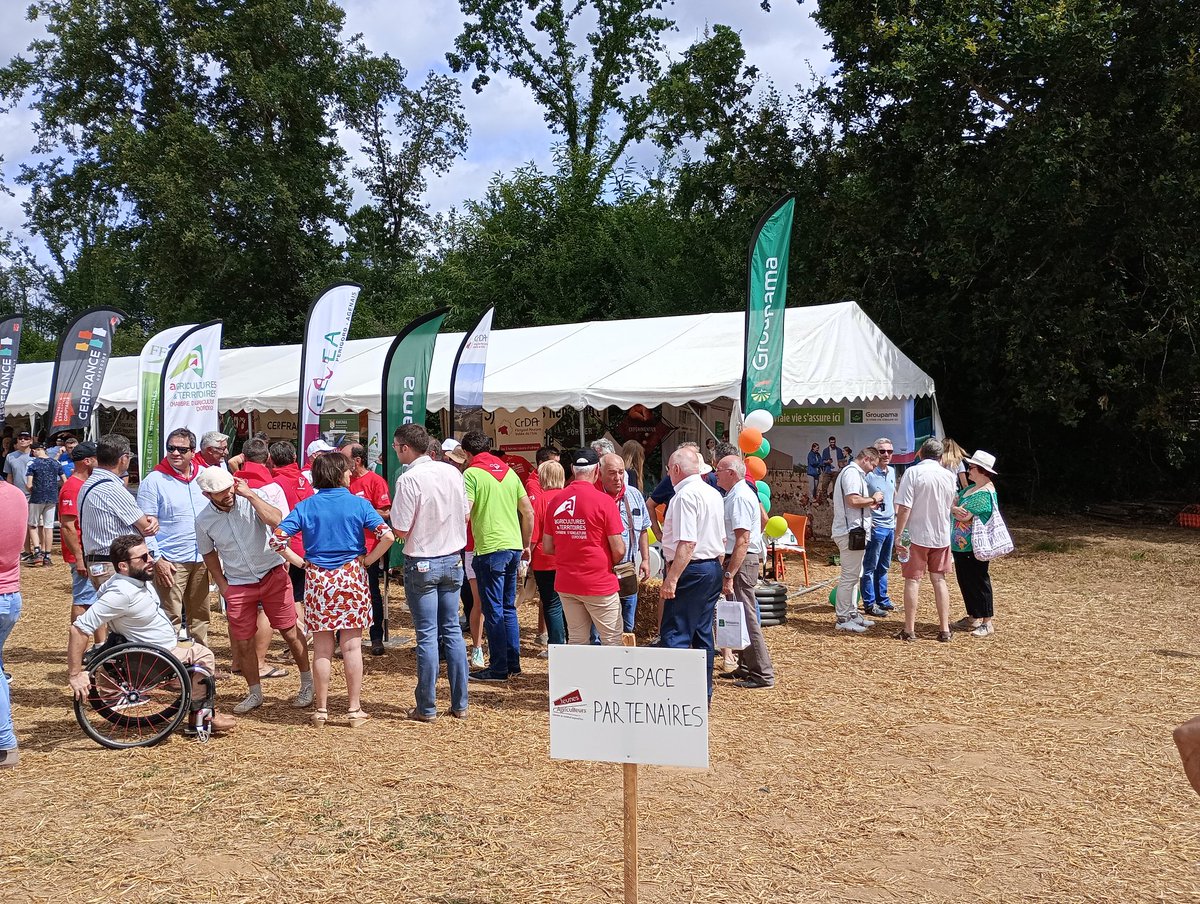 Visite officielle Terre en Fête <a href="/JADordogne/">JeunesAgriculteurs24</a> . Accompagner l'ensemble du monde rural, une évidence pour #Groupama.
#territoire #proximite #mutualisme