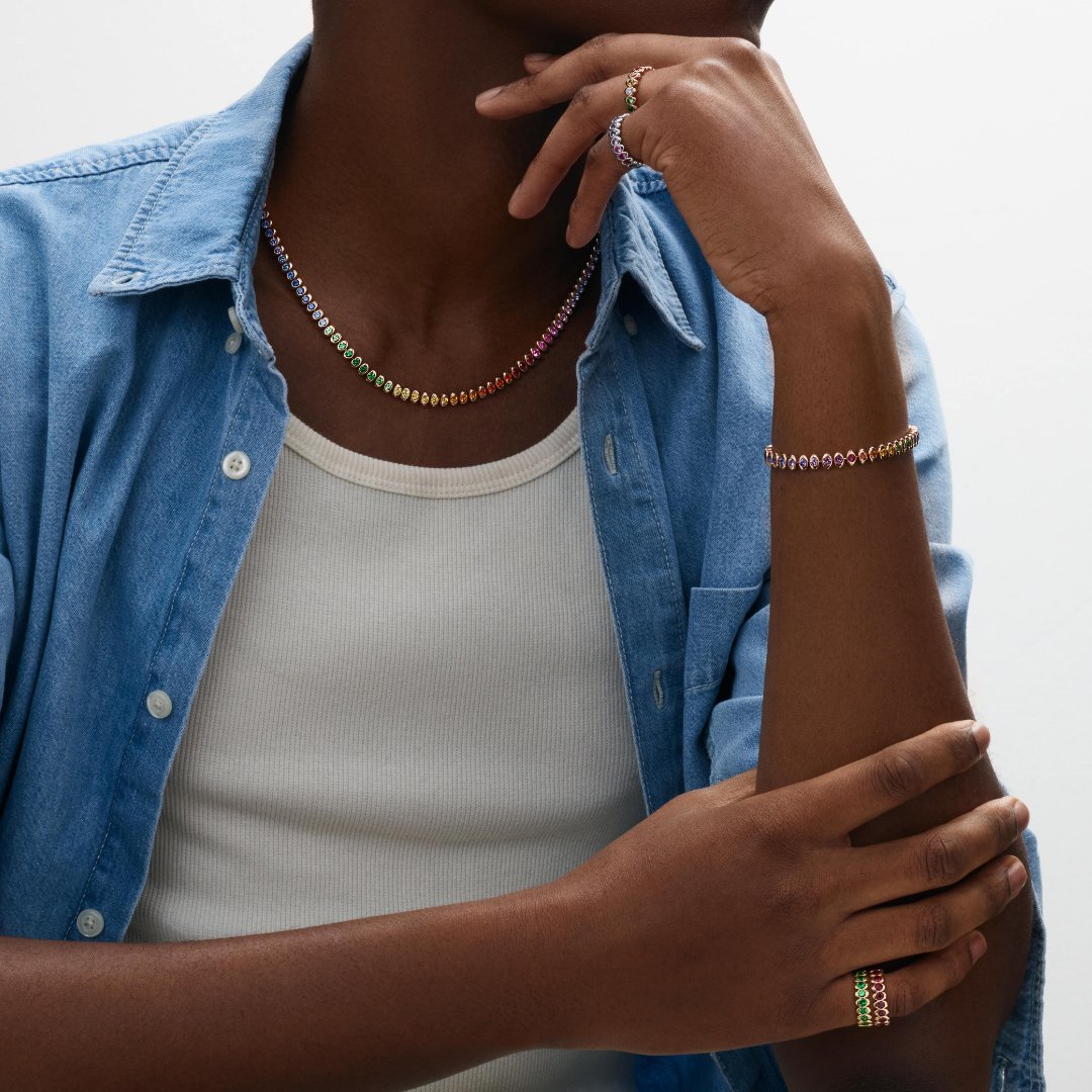 OfficialFaberge's tweet photo. Releasing a radiant symphony of style with the latest additions to our Colours of Love Cosmic Curve collection.
 
#Fabergé #Ring #Necklace #Bracelet #ColoursOfLove https://t.co/B11Fe1pe6l