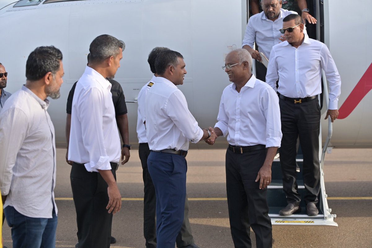 MDPSecretariat's tweet photo. ރިޔާސީ އިންތިޚާބުގެ ކެމްޕެއިންއަށް އެމްޑީޕީގެ ރިޔާސީ ކެންޑިޑޭޓް ރައީސް އިބްރާހީމް މުޙައްމަދު ޞާލިޙް ފުވައްމުލަކު ސިޓީއަށް ވަޑައިގަތުމުން، ގިނަ އަދަދެއްގެ ރައްޔިތުން ނިކުމެ ވަރަށް ހޫނޫ މަރުޚަބާއެއް ދަންނަވައިފި.

 #Ibu2023 
#VoteMDP
 #UfaaveriAmaanRaajje https://t.co/9Mf0T7j8jy