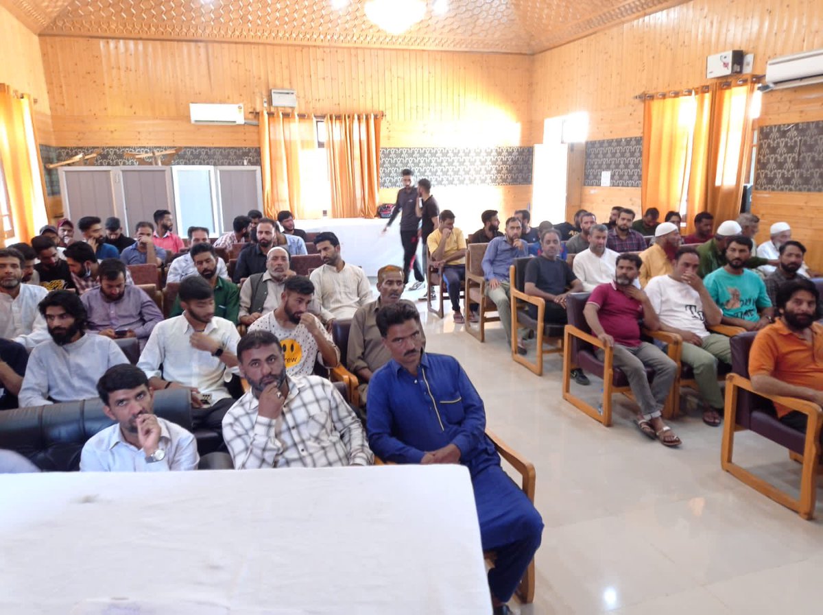 sheikh_unis_'s tweet photo. Organised a convention of people of Old Town.Thankful 2 Chairman PAC M.Dilawar Mir sb ,Chief Spokesman Javid Baig sb &amp; DP Bla @Khursheed_khan7 sb for d support. It wouldn’t hv been pssble without Khursheed sb’s support. Get well soon Sir! @SMAltafBukhari @GHMir_ @Apnipartyonline https://t.co/3UzYz5LQ7H