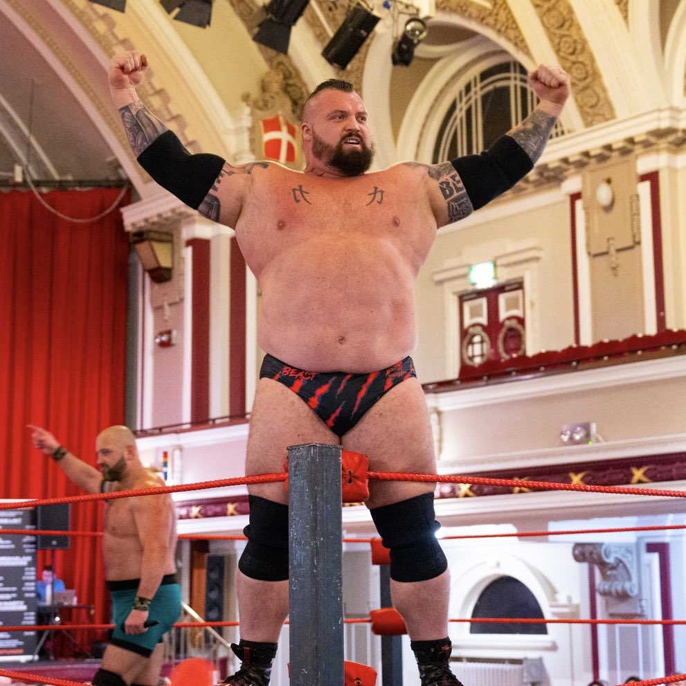 eddiehallWSM's tweet photo. My Debut in Wrestling 🤼‍♂️ 😂
YT at 7PM 
*PERFORMED BY PROFESSIONALS, NOBODY WAS HARMED*
#stunts #funny #eddiehall #wwe #winner #wrestling #megaslam 
Big Love,
The Beast https://t.co/C0TuVJIOdj