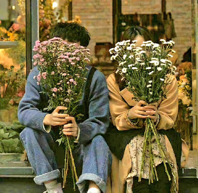 ''Açar bir gün elbet yeniden gönlümüzün çiçekleri.''

Şair Sezai Karakoç