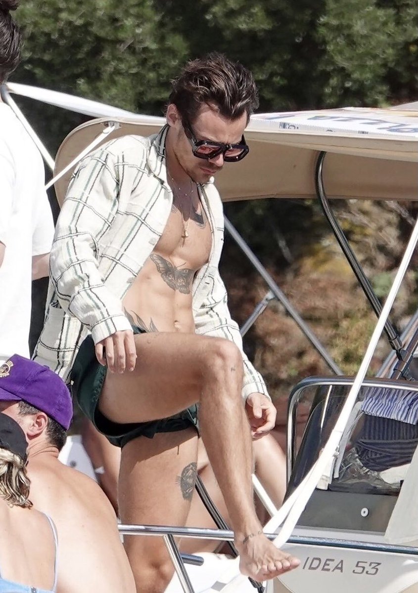 hstylescandid's tweet photo. Harry in Italy. https://t.co/YM5KCAeR9T