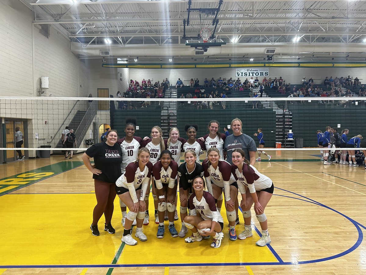 TCHS_VBALL's tweet photo. Varsity defeats Bryan Station and wins their bracket of BGSG! #proud #CentrePkwyBuilt @TCDORES1 https://t.co/2BYliEeESJ