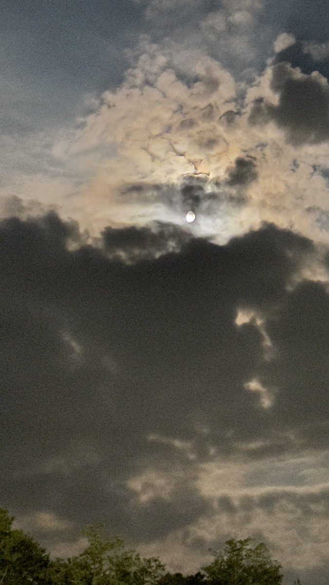 LukeMeister23's tweet photo. I’m obsessed with the sky nowadays. Just lookin for the signs #JesusIsComingSoon https://t.co/dTQ1OPOv1Y